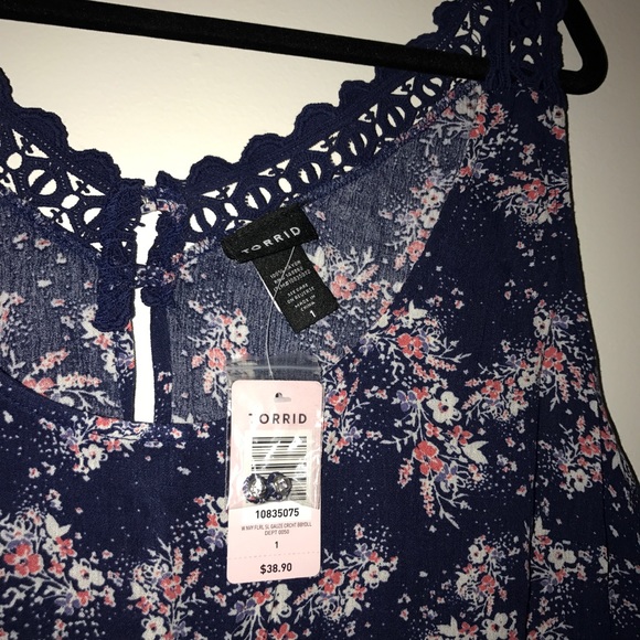 Torrid Lacy Floral Flowy Tank - Picture 3 of 8